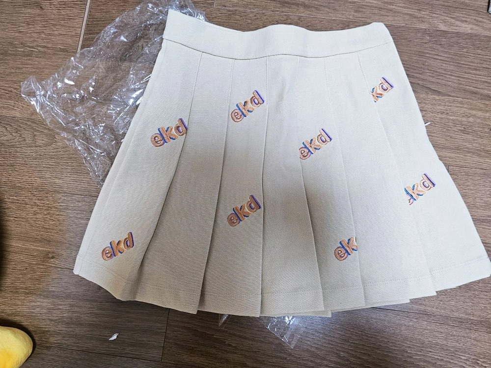 이음키즈 엠블럼 자수스커트 베이지 M(140) 새상품 이미지