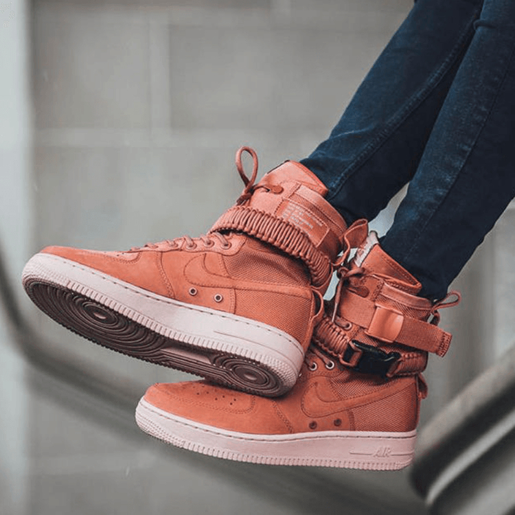 나이키 SF 에어포스1 새제품 (더스티피치 857872-202)--3