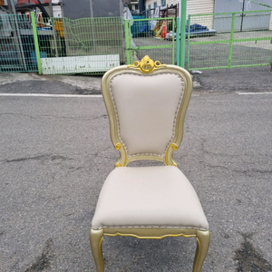 중고 .엔틱의자 1인용 식탁의자 튼튼한 예쁜의자