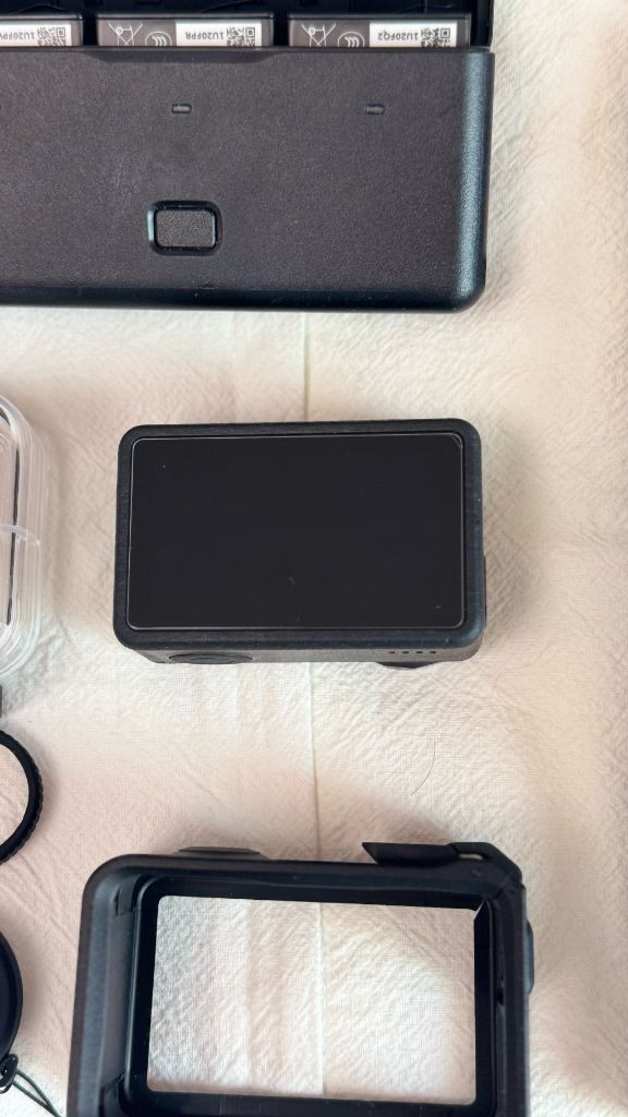 DJI 오즈모 액션5프로 어드벤처 풀세트 + 충전 그립(정가12만원) +워런티 가능+ 방수케이스 증정--3