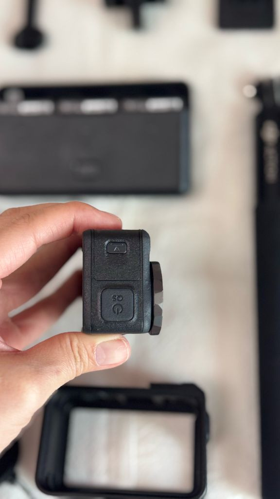 DJI 오즈모 액션5프로 어드벤처 풀세트 + 충전 그립(정가12만원) +워런티 가능+ 방수케이스 증정--4