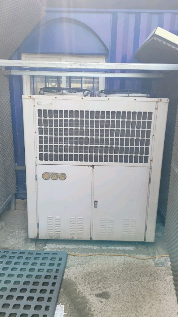 냉동창고약16평,.약 폭4m*가로13.5m*높이3.2m.조립식창고 이미지