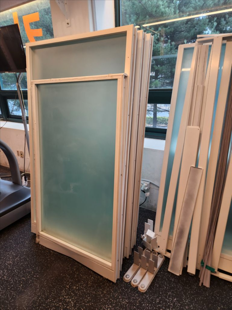 강화유리 파티션 이미지