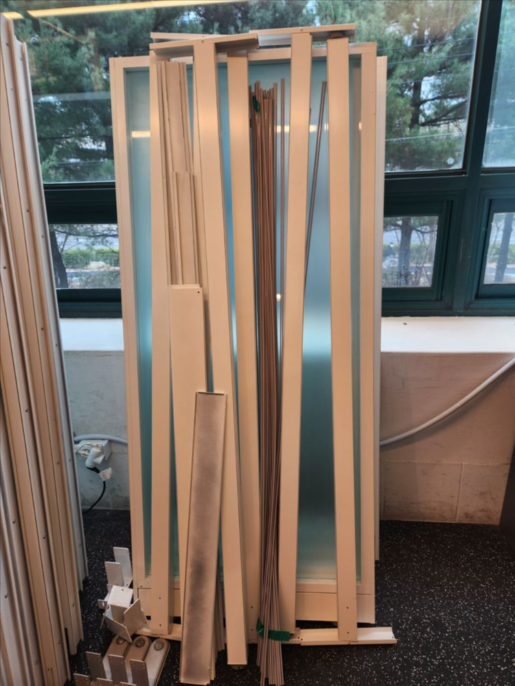 강화유리 파티션 이미지