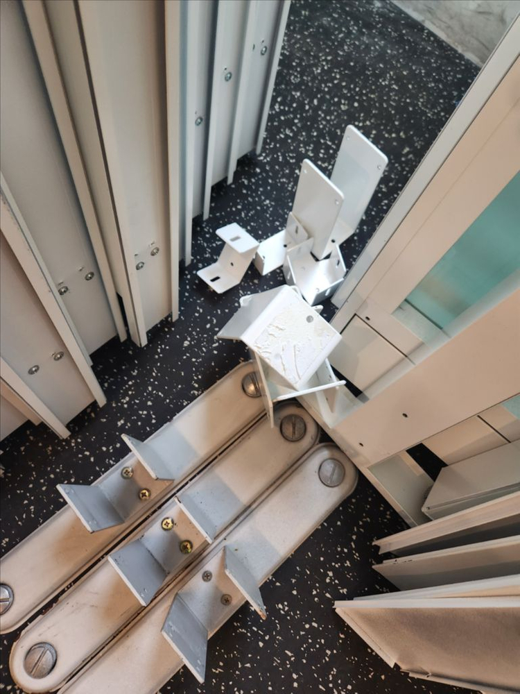 강화유리 파티션 이미지