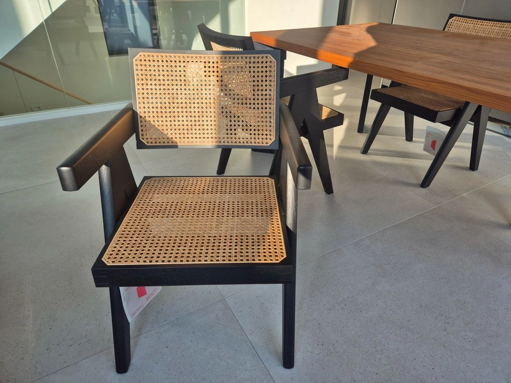 까시나 Cassina 식탁 + 의자4 다이닝 세트 (전시품 / 새상품 / 피에르잔느레) 이미지