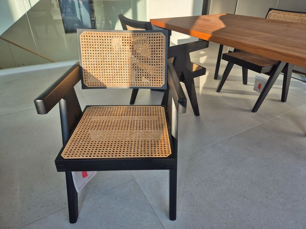 까시나 Cassina 식탁 + 의자4 다이닝 세트 (전시품 / 새상품 / 피에르잔느레) 이미지