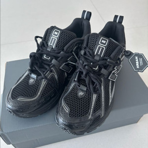 뉴발란스 1906R 블랙실버메탈릭 240