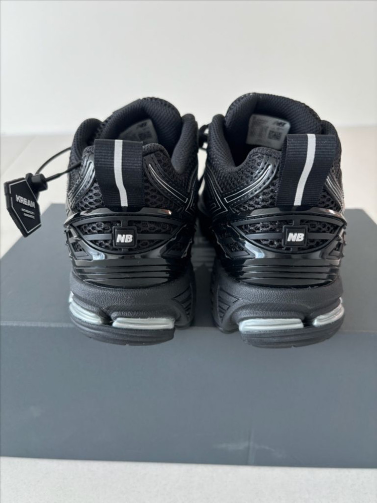 뉴발란스 1906R 블랙실버메탈릭 240--2