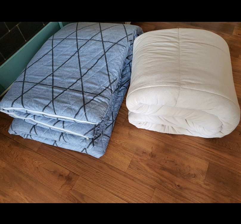 이불+지퍼커버요 편하게 부담없이 쓰실분께 2가지 합 저하게 1만5천원 이미지