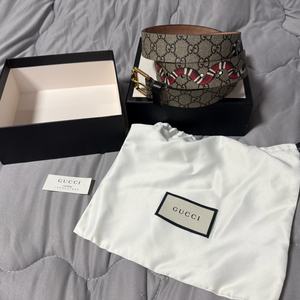 구찌 스네이크 수프림 벨트 95 38 사이즈 판매합니다