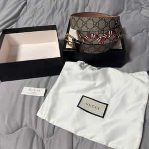 구찌 스네이크 수프림 벨트 95 38 사이즈 판매합니다