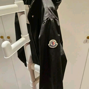 몽클레어바람막이숏 1사이즈