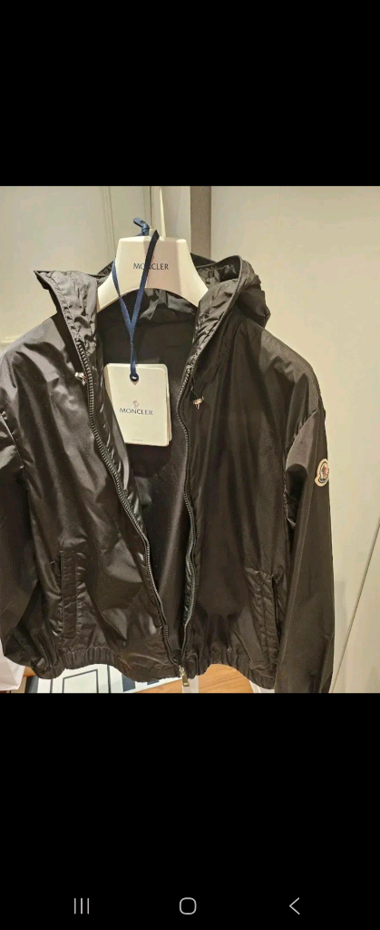 몽클레어바람막이숏 1사이즈--1