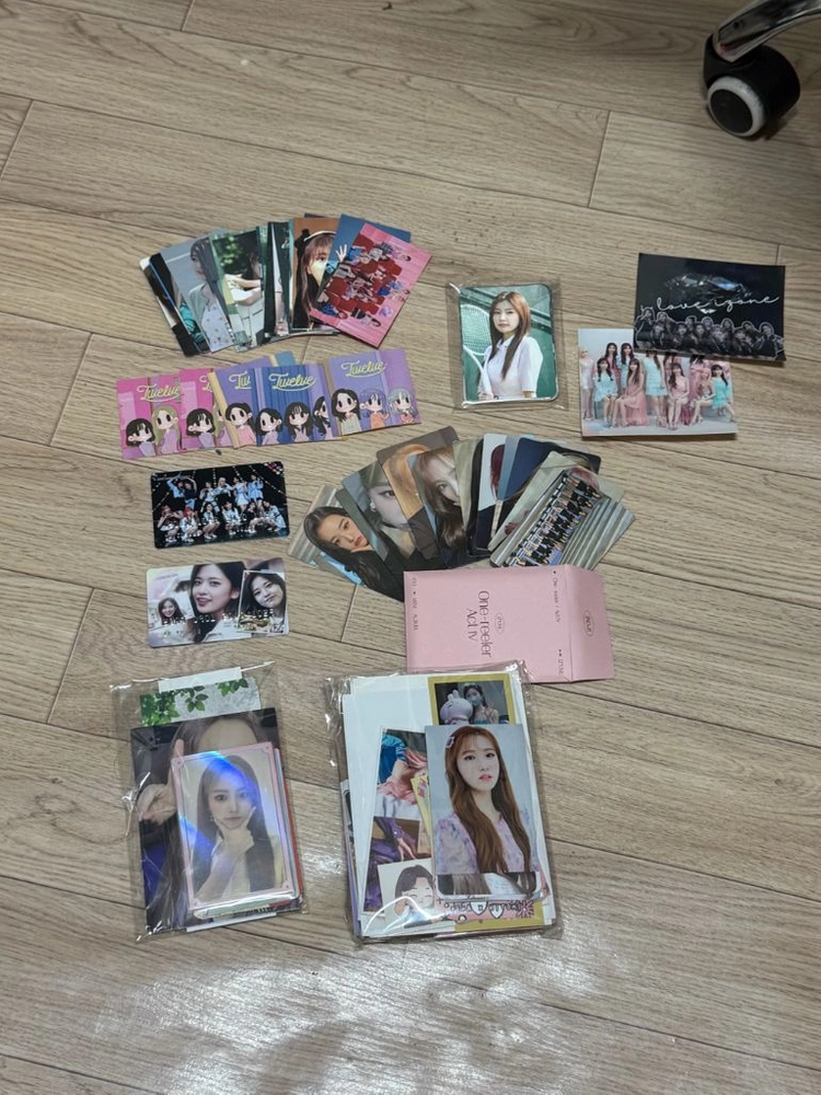 아이즈원 앨범 및 굿즈 이미지