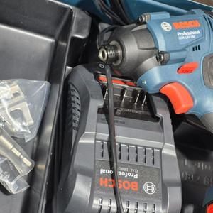 보쉬 충전 임팩드릴 (BOSCH/ GDR 18V-160) 새제품을 중고가격에 드립니다