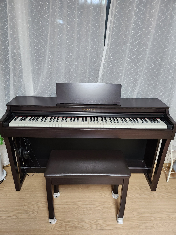 야마하 디지털피아노 CLP-625 이미지