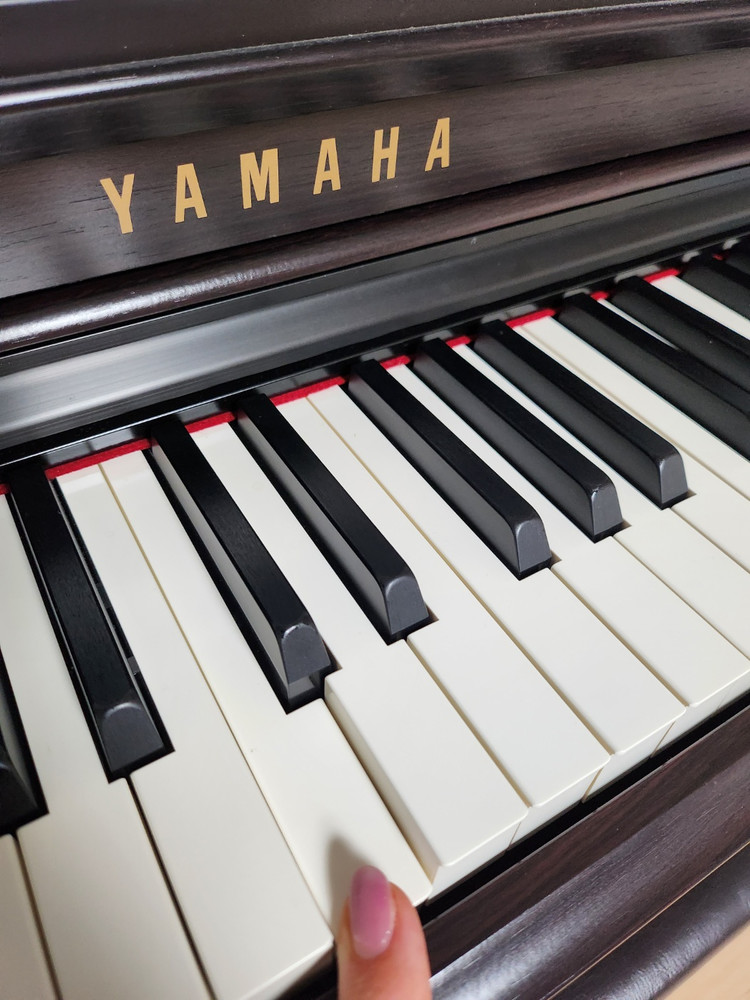 야마하 디지털피아노 CLP-625 이미지