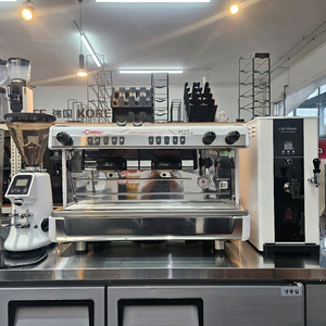 라심발리M23UP 커피머신, 그라인더, 핫워터디스펜서 SET 판매합니다.