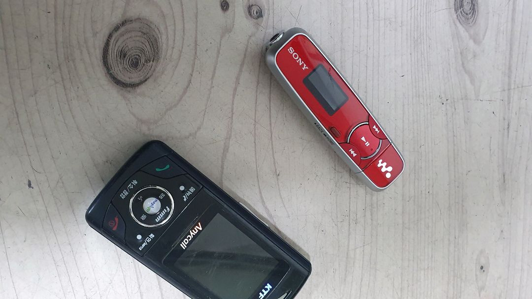 워크맨 MP3 플레이어 & 피처폰 고대유물 수집 이미지