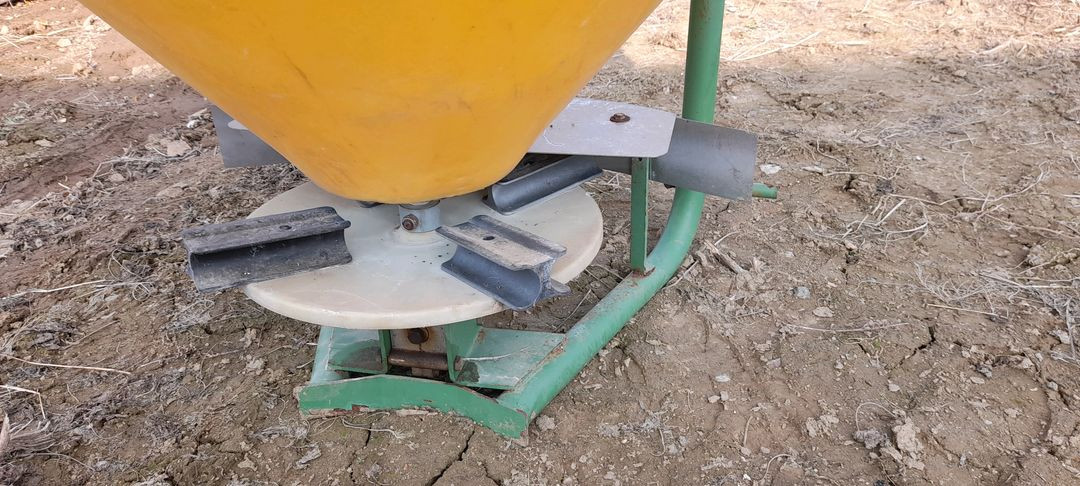 청송농기 트랙터 비료 살포기 오늘만 싸게팜.--1