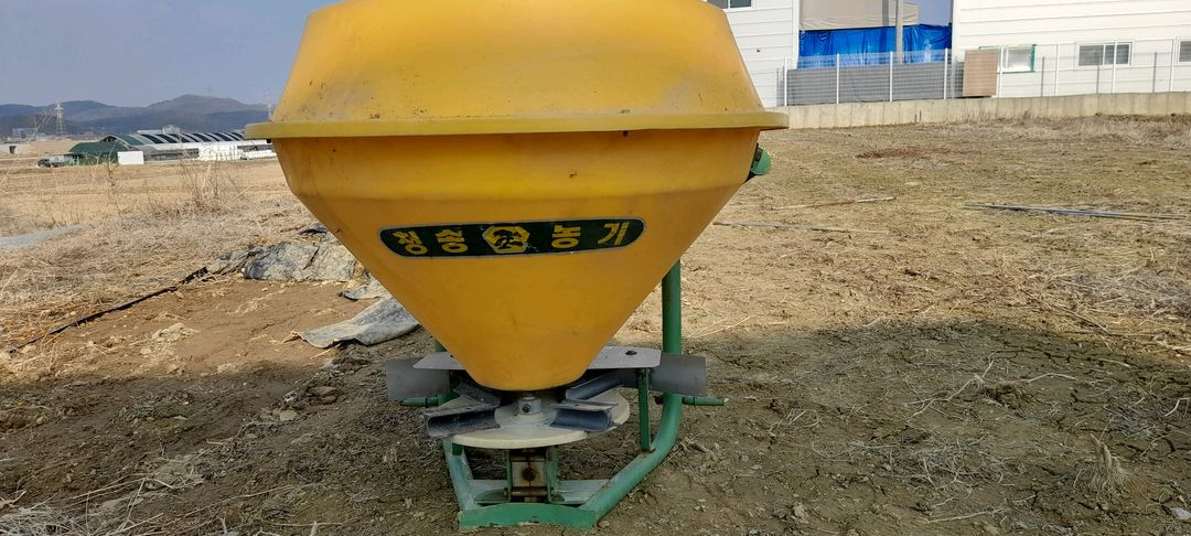 청송농기 트랙터 비료 살포기 오늘만 싸게팜.--5