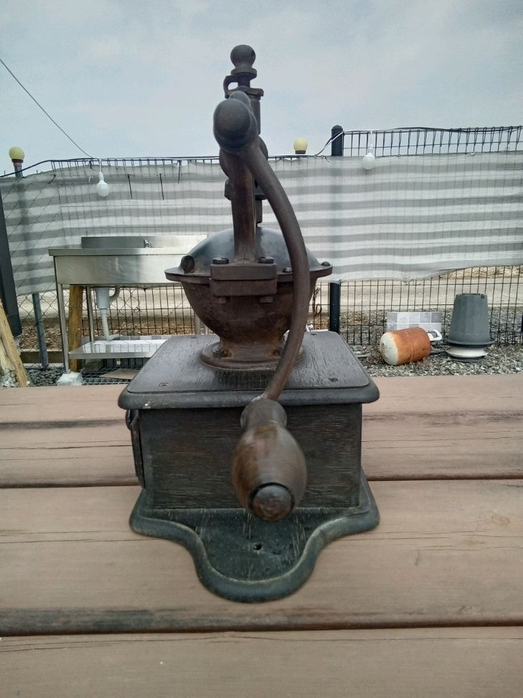 빈티지 커피 그라인더 이미지