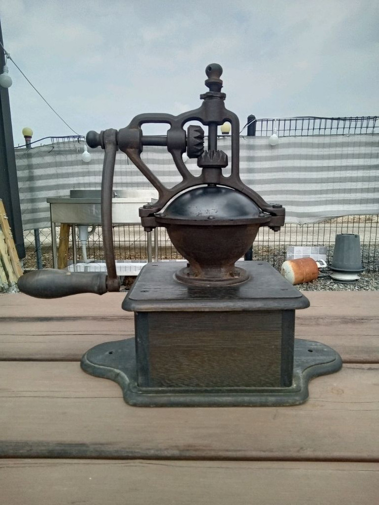 빈티지 커피 그라인더 이미지