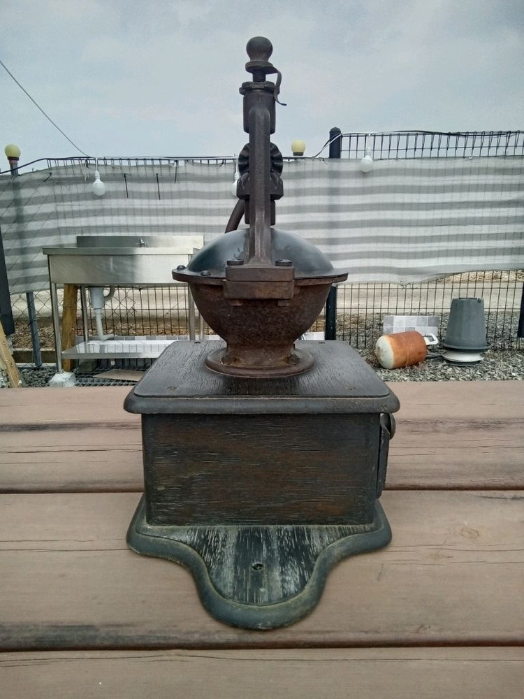 빈티지 커피 그라인더 이미지