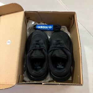 아디다스 오젤리아 블랙 키즈(사이즈 120)새상품 유아신발