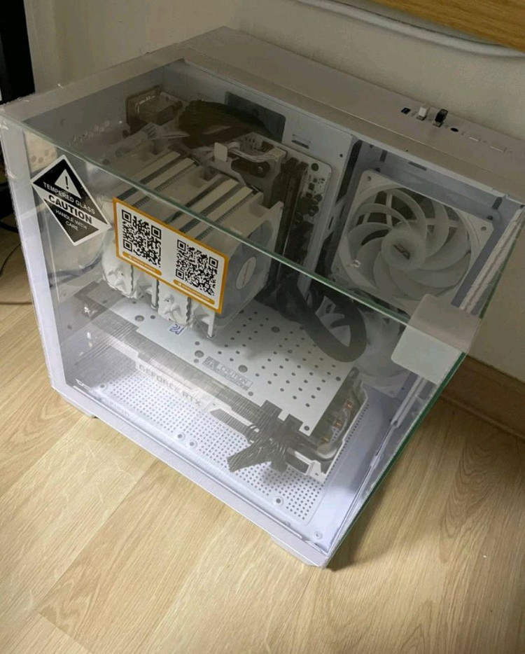 화이트 게이밍pc 본체 컴퓨터 판매합니다--0