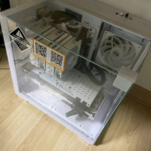 화이트 게이밍pc 본체 컴퓨터 판매합니다
