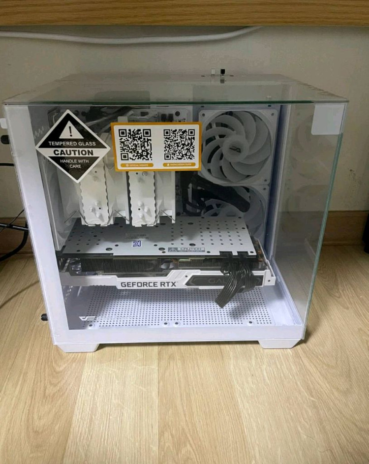 화이트 게이밍pc 본체 컴퓨터 판매합니다--1