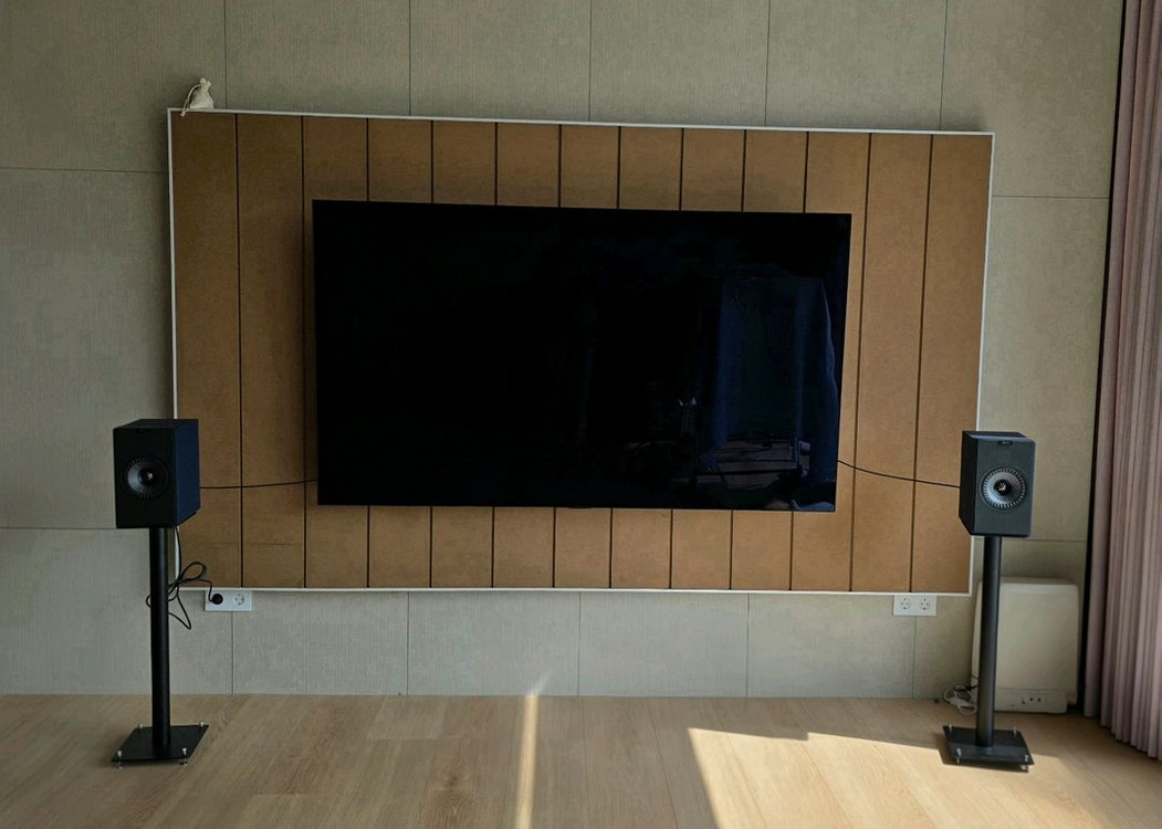 KEF CODA W 액티브 북셸프 스피커 + 스탠드 세트 이미지
