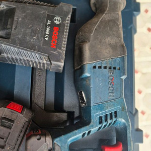 보쉬 18v 충전컷쏘 세트 (배터리2개.충전기)