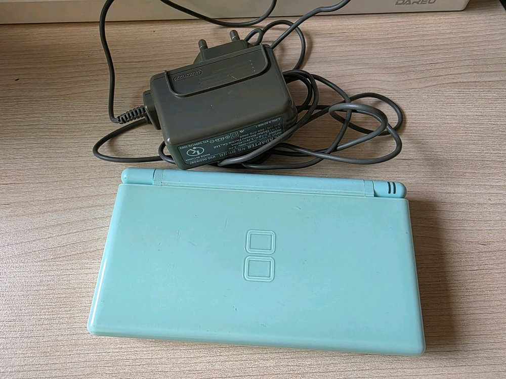 닌텐도ds lite 민트 + tt칩(r4칩)--1