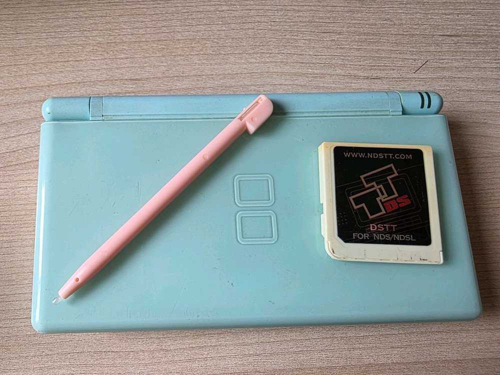 닌텐도ds lite 민트 + tt칩(r4칩)--2
