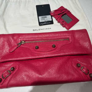 발렌시아가 자이언트 모터백 클러치 이미지