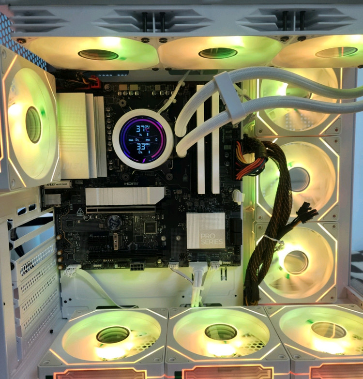 9800x3d 게이밍 컴퓨터 반본체 팔아요(직거래)--3