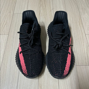 아디다스 이지부스트 운동화 이미지