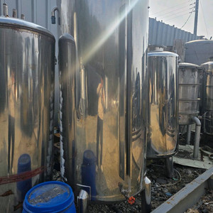 스텐탱크 저장탱크 기름탱크 물탱크 스뎅탱크 800리터 생수탱크 식수탱크 이미지