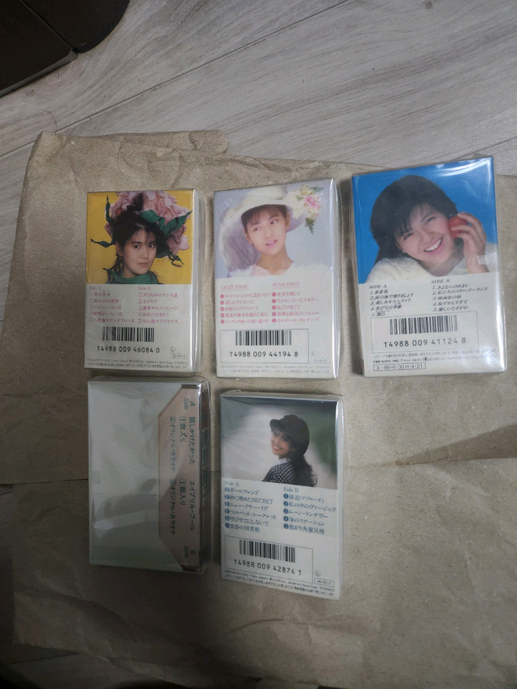 일본의 가수이자 배우인 미나미노 요코의 1980년대 빈티지 카세트 테이프 컬렉션 판매합니다--1