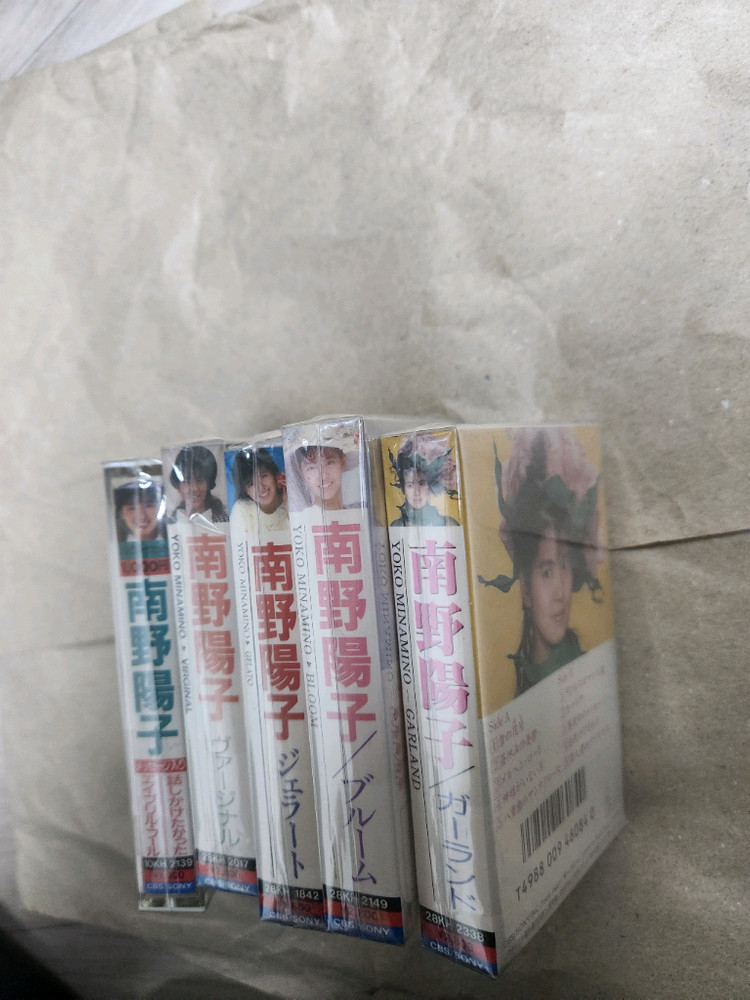 일본의 가수이자 배우인 미나미노 요코의 1980년대 빈티지 카세트 테이프 컬렉션 판매합니다--2
