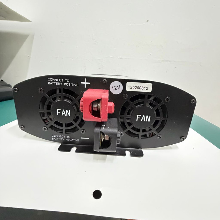 순수정현파 인버터 12V2000W 이미지