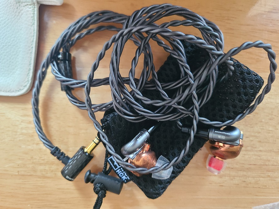 어쿠스튠 황동챔버 이어폰과 어쿠스튠 정품 4.5 케이블--2