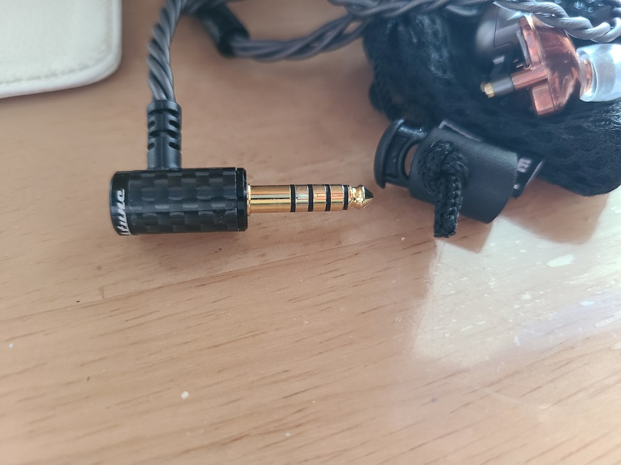 어쿠스튠 황동챔버 이어폰과 어쿠스튠 정품 4.5 케이블--3