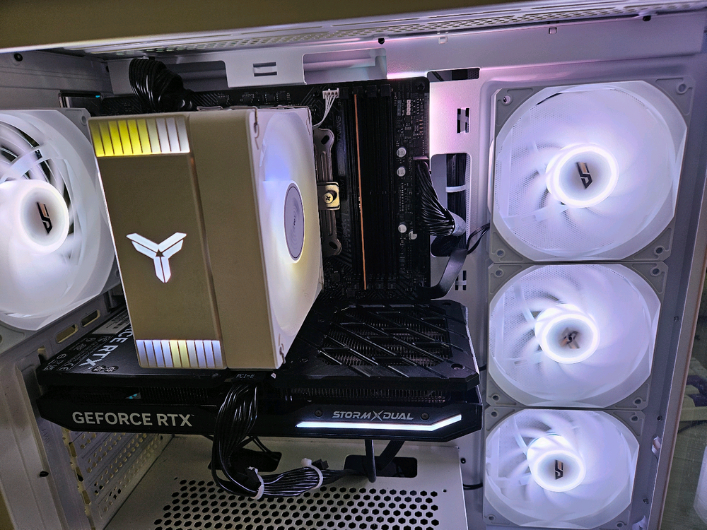 라이젠 7500x3d ddr5 16g 500g 지포스 4070 팔아요 7800x3d 아래 9600x 보다좋아요--4