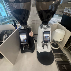 커피 그라인더 이미지