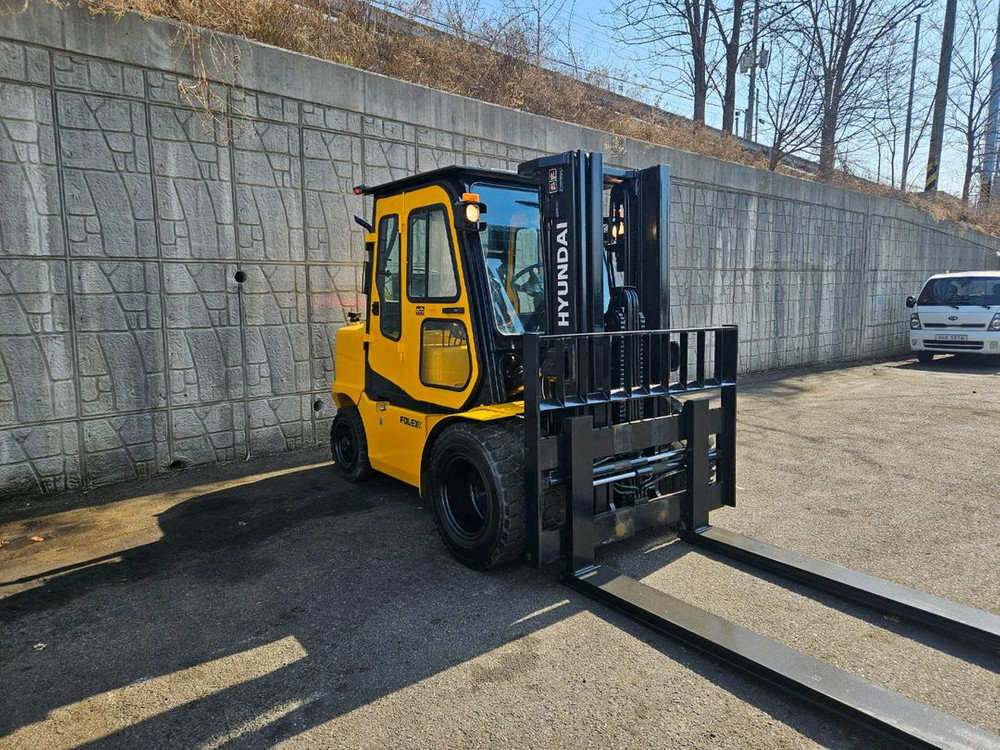 중고지게차 현대 포렉스 45D 디젤 4.5톤 3단 지게차 ( 3단마스트, 편개식자동발, 캐빈, 덧발) 이미지