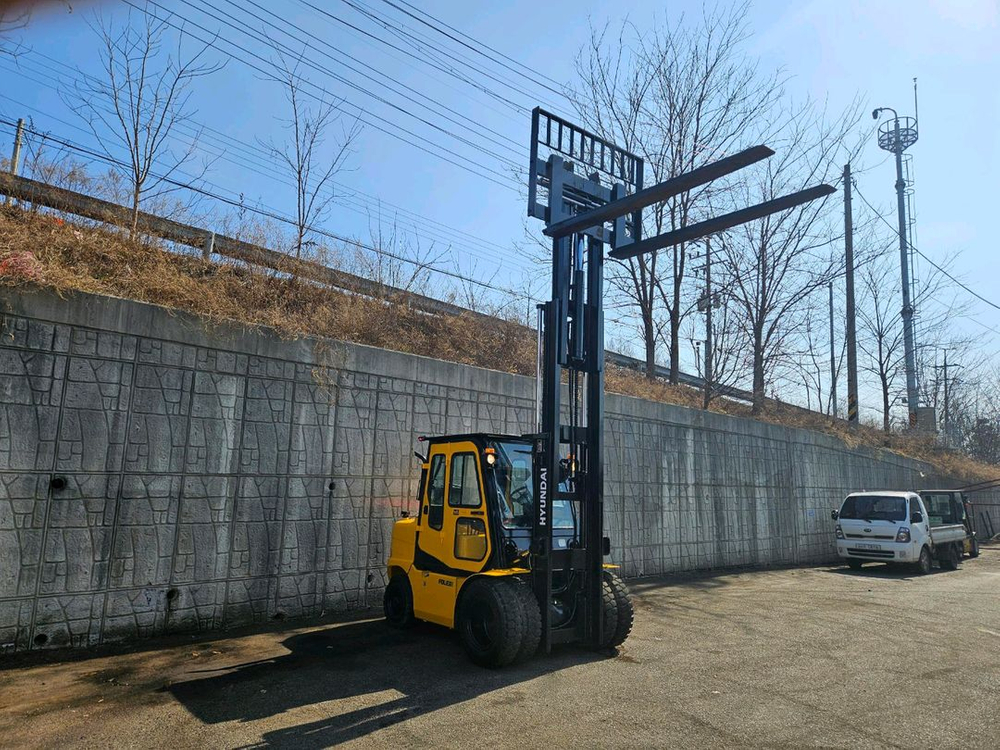 중고지게차 현대 포렉스 45D 디젤 4.5톤 3단 지게차 ( 3단마스트, 편개식자동발, 캐빈, 덧발) 이미지